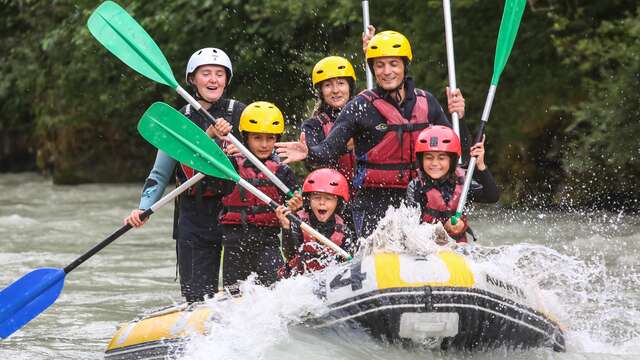Attività in acqua bianca per famiglie con Session Raft