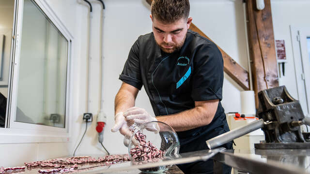 La pesée du Bonbon à la confiserie Spagnolo