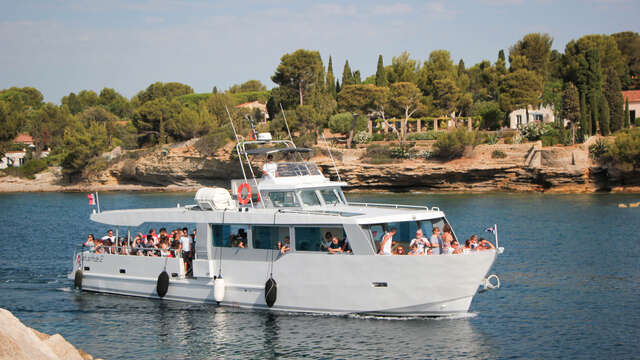 Promenade en mer commentée des 13 calanques  avec l'Atlantide