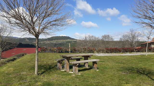 Aire de pique-nique dans le bourg