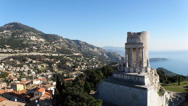 Atelier de construction "Malin comme un romain !" au Trophée d'Auguste de La Turbie
