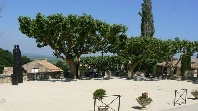 Table pique-nique - Centre village de Gigondas