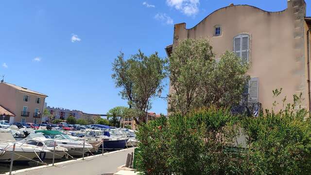 Maison à chapeau de gendarme