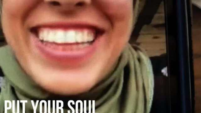 Put your soul on your hand and walk - Cinéalma