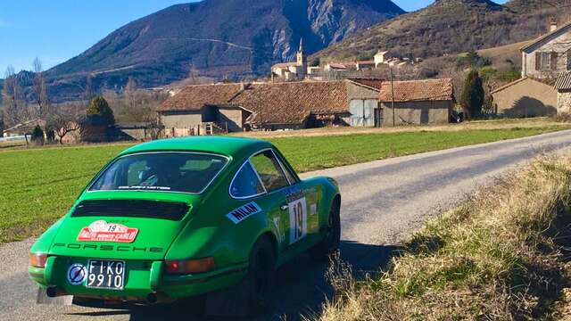 Passage du 28è Rallye Monte Carlo Historique : Le Château – La Bâtie-des-Fonts
