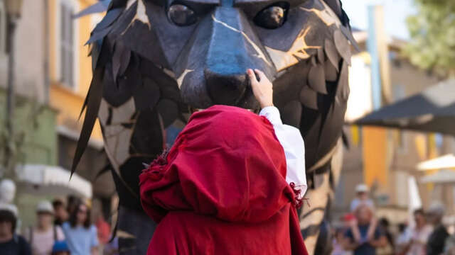 Déambulation "Rouge Sauvage" x Bric à Brac - Bonjour l'Hiver