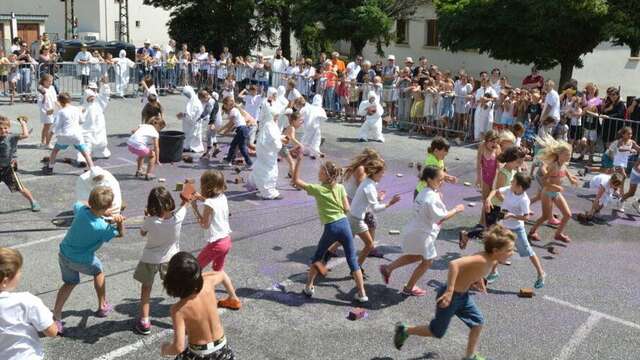La Bataille d'éponges colorées