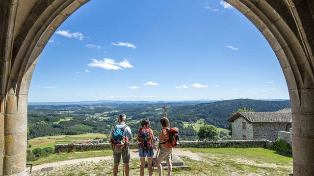 GR® 765 et Chemin de St-Jacques-de-Compostelle Cluny/Le Puy-en-Velay Etape Marols - Usson en Forez - Branche Ouest