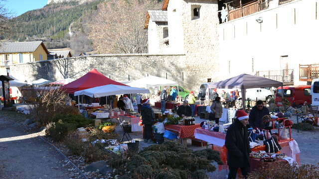 Colmars festeggia il Natale: mercatino e animazione