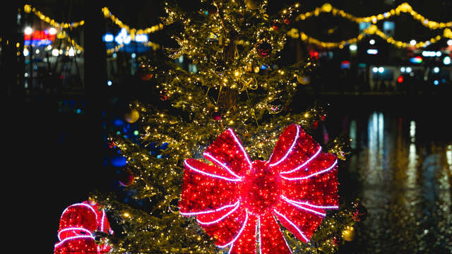 Illuminations et structures monumentales pour les fêtes de fin d'année