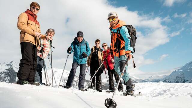 Group snowshoe outing