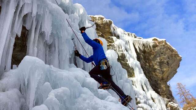 Cascade de glace : à vos piolets, prêt, grimpez !