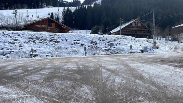 Charging station for electric vehicles Linga