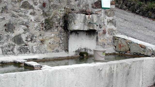 Fontaine et lavoir du Plus Bas Village