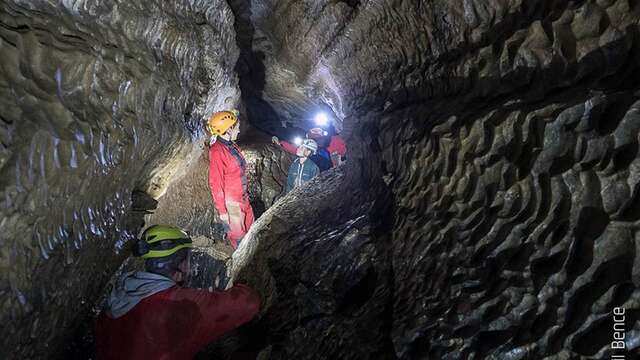 Spéléologie avec le Bureau des Guides des Pyrénées Ariégeoises