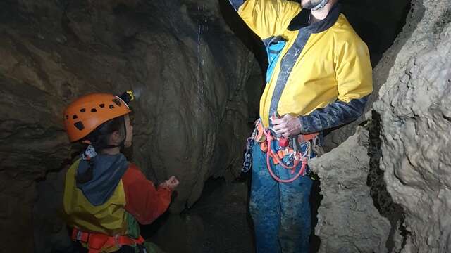 Spéléologie découverte  - Grotte de la Résurrection avec Ecrins Spéléo Canyon