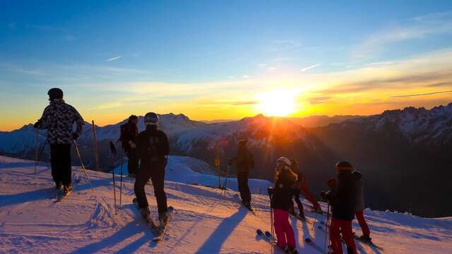 Zonsondergang skiën