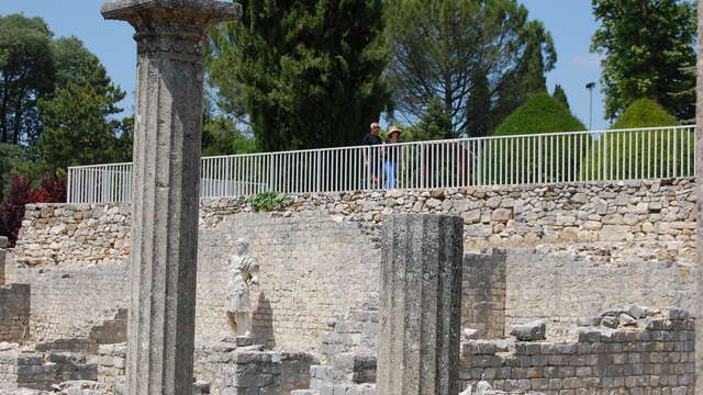 Summer guided tours of the ancient site of La Villasse