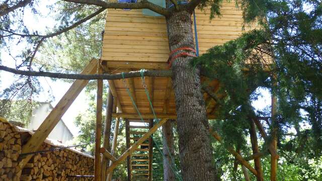 Cabane perchée dans les arbres