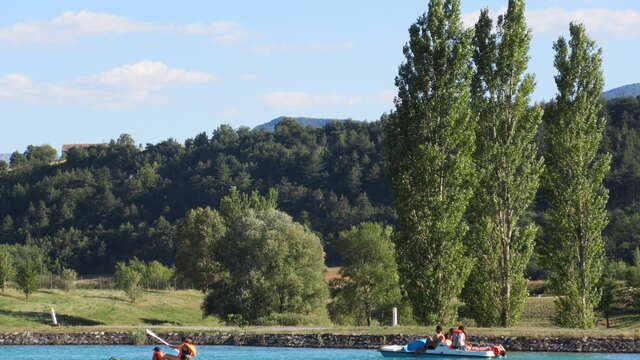 Canoës, kayaks sur la Base de loisirs de la Germanette