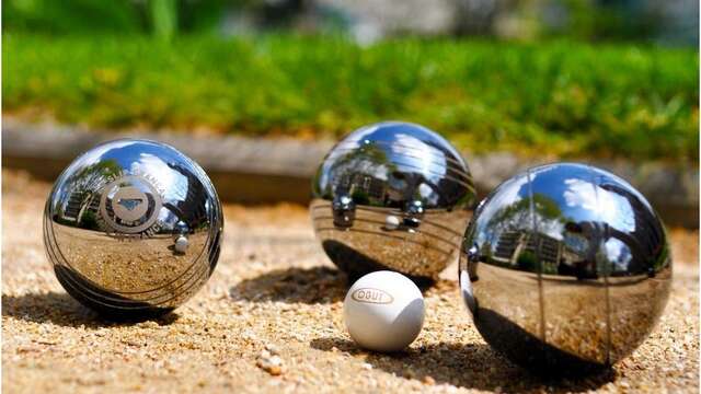 Concours de pétanque en doublette aux Ribes