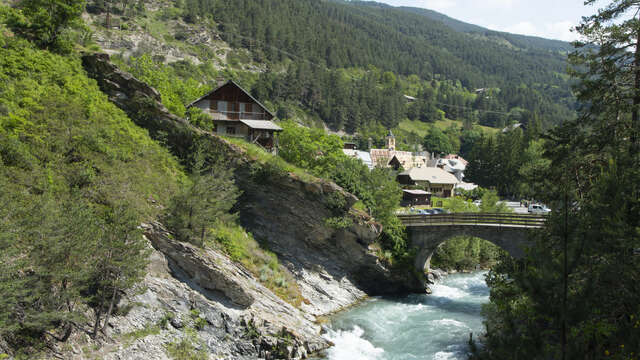 Montbardon: sur un village perché en gravel