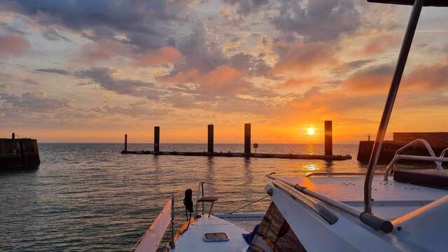 Excursión de 2 horas en catamarán para ver la puesta de sol con Dream'On