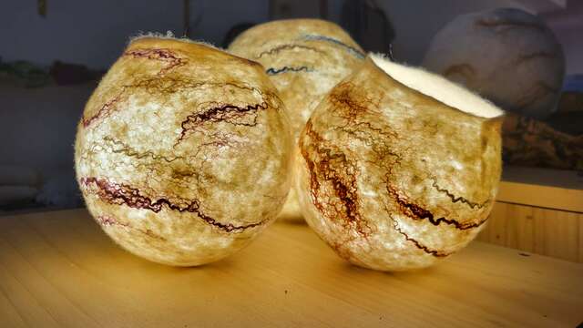Workshop to create a luminous cocoon in felted wool with Ferme du Lambert