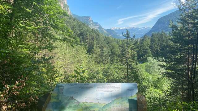 Sentier thématique du bois Credo et la cascade d'Orlier - Randonnée