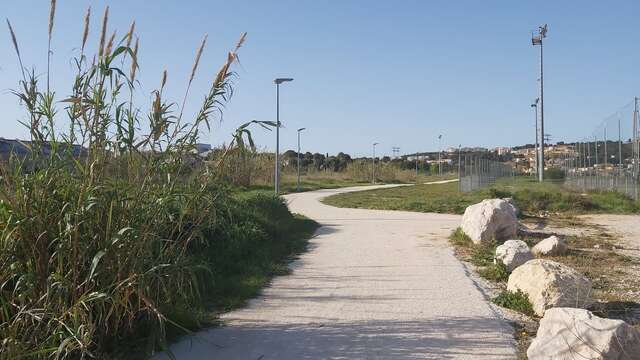 The greenway from the city center to Croix-Sainte