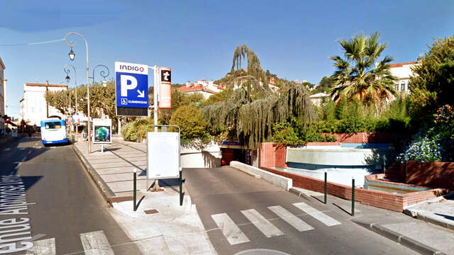 Borne de recharge véhicule électrique Hyères- Centre Ville - Parking Indigo Gambetta