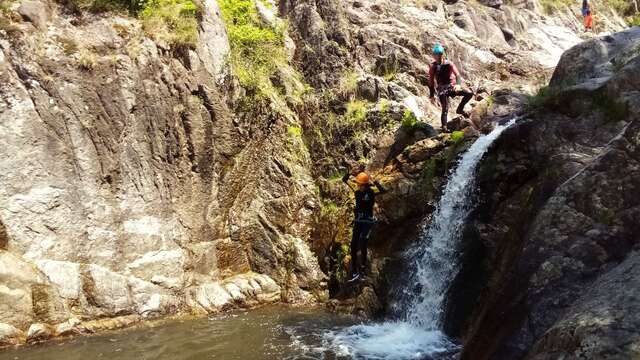 Cascades des Khogis (Niveau Intermediaire)- Calédonia Canyoning