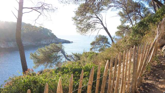 The coastal path from Port de la Madrague to Bandol