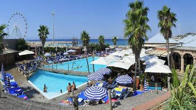 Extérieur piscine