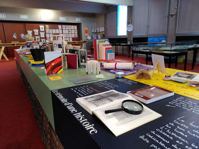 Bibliothèques de Douai - Exposition Livres(s) Petites histoires visibles et invisibles