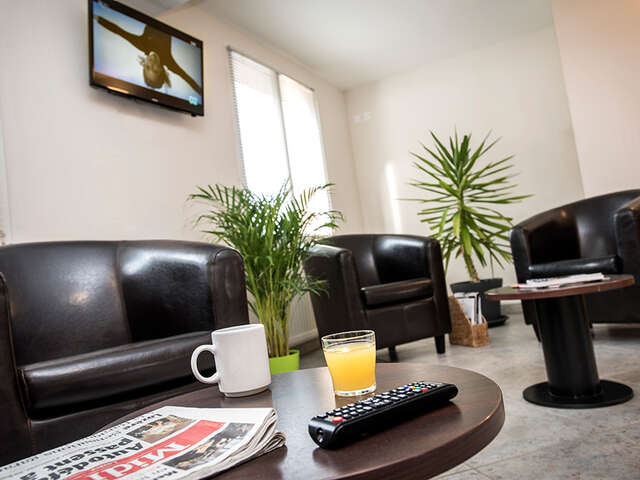 BRIT HOTEL MENDE ESSENTIEL