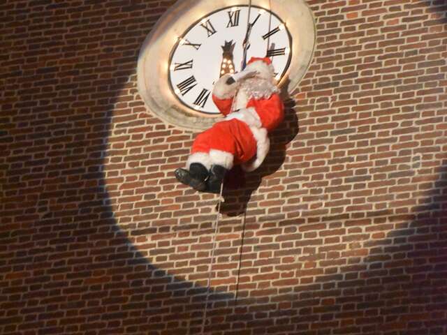 Santa raid in Roost-Warendin