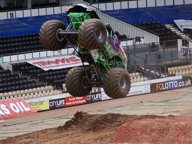 Monster Spectacular (cascades)