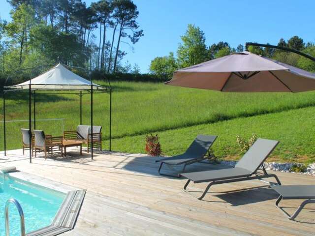 Les Combes avec piscine chauffée au nord Sarlat