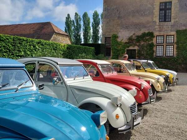 Exposition de voitures d'époque - Châteaux en fête