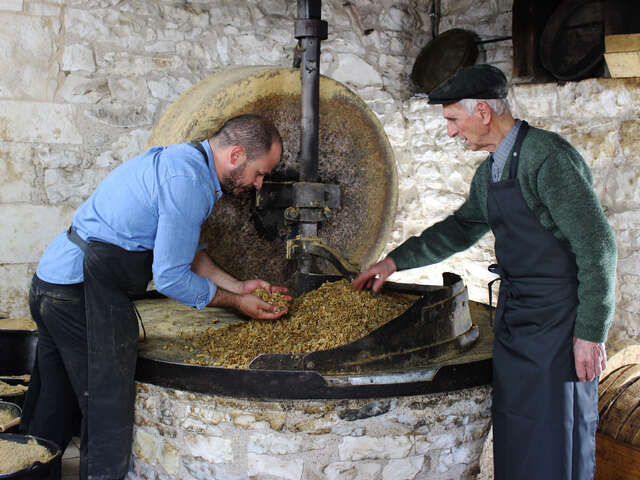 Moulin à Huile de Noix