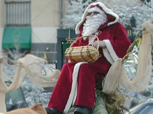 LE PERE NOEL ET SES MASCOTTES