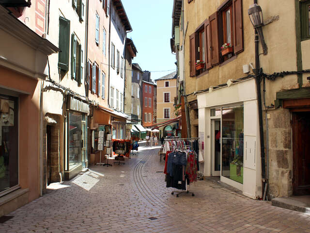 LA BRADERIE NOCTURNE DE LA PLACE AU BEURRE