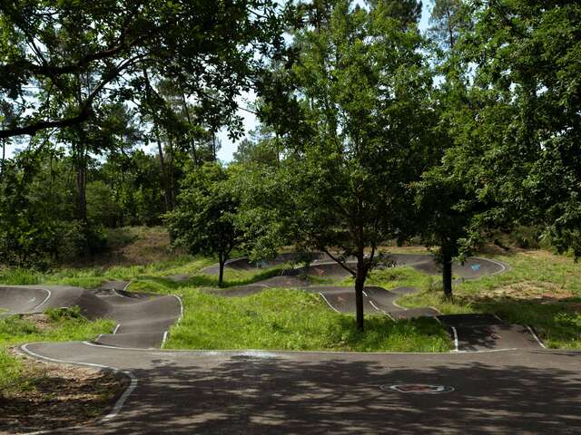Pump track