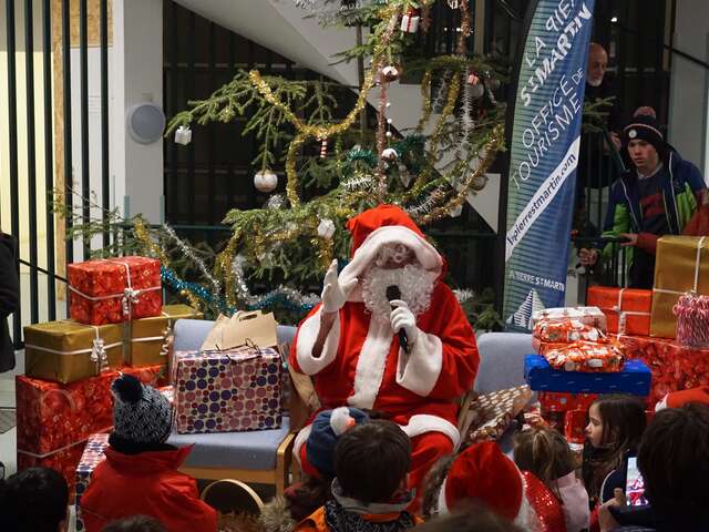 Arrivée du Père Noël en dameuse !