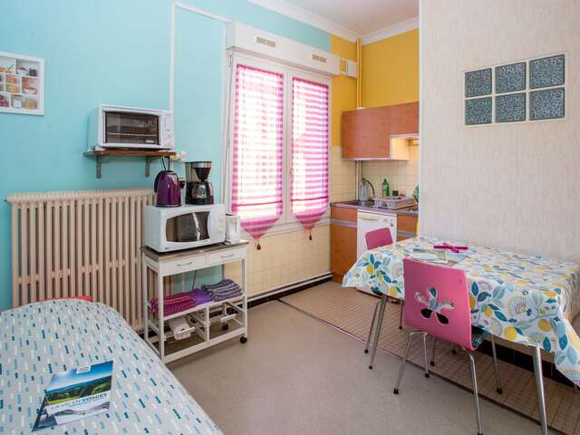 Meublé Mouchet Claudie - les abeilles a103