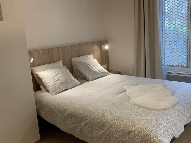 Meuble  air de famille, cote tilleuls, aubepine