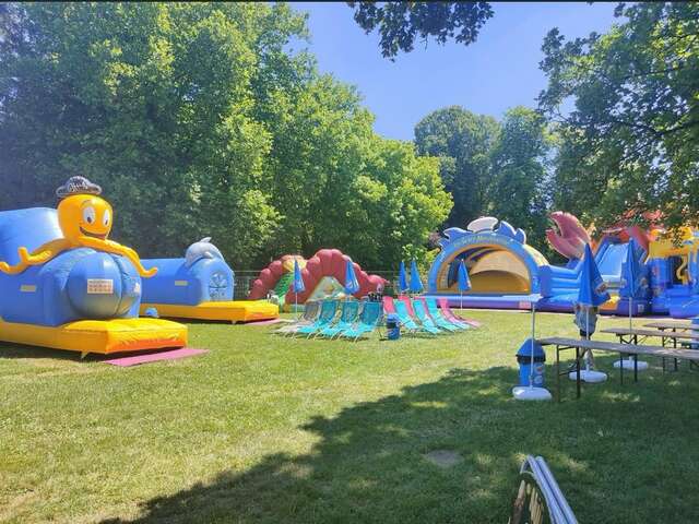 Parc d'été de structures gonflables