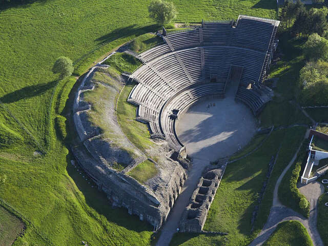 Un des plus Grands amphithéâtres de la Gaule