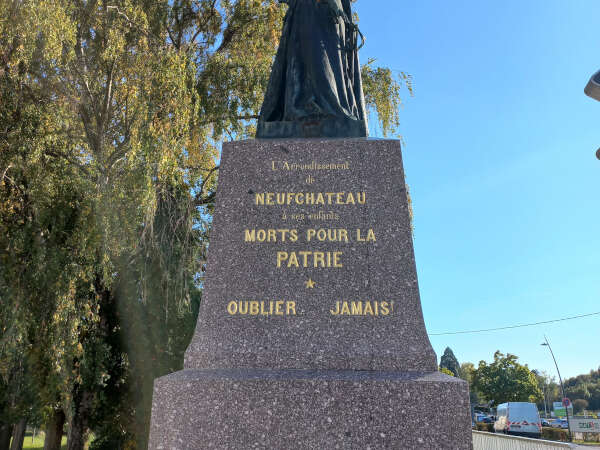 MONUMENT AUX MORTS DE 1870 DE NEUFCHÂTEAU